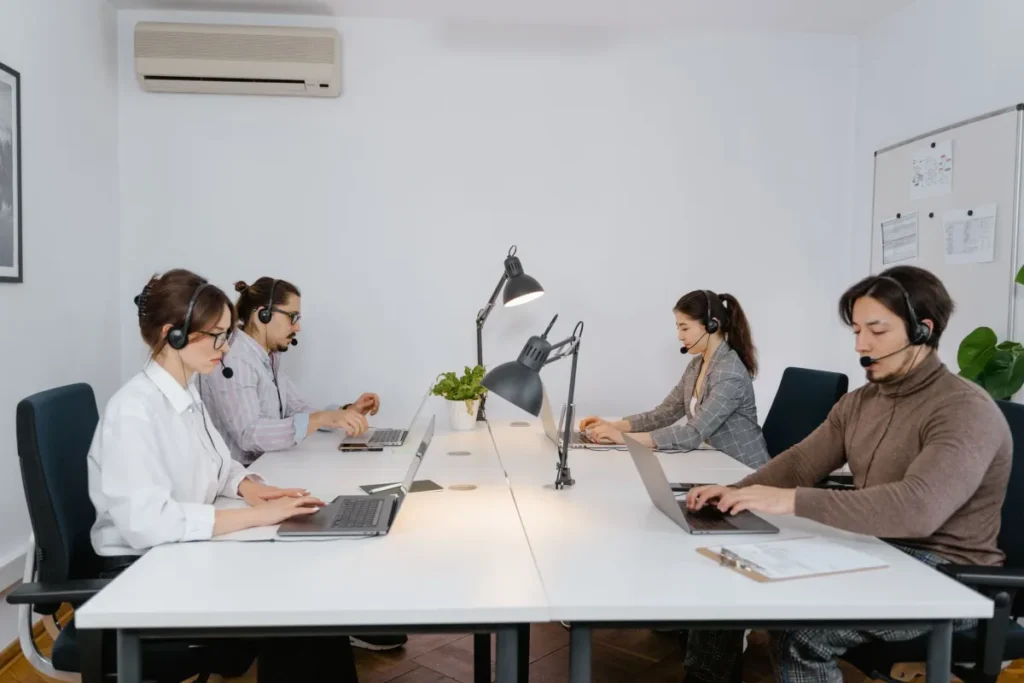 IT engineer providing managed IT services for a business office in Dubai Silicon Oasis