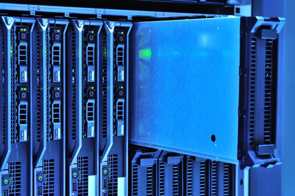 Email migration from old mail server to Microsoft 365 Exchange Online in Dubai SME office