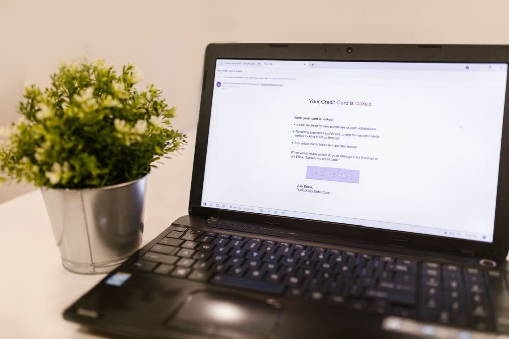 IT engineer showing staff a phishing email warning on office computer screen