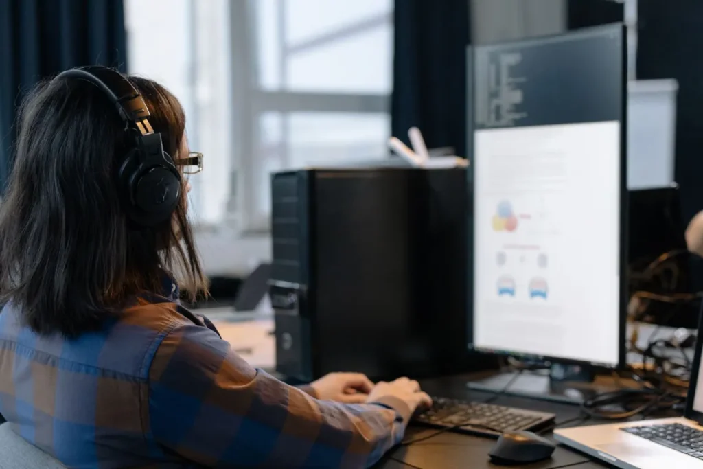 IT engineer providing annual maintenance contract support for an office in Al Rigga Dubai