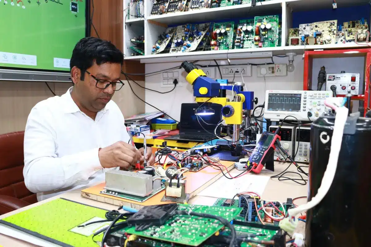 IT engineer performing annual maintenance contract support in a Dubai Media City office